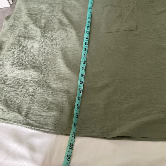 Perfect Peach -WOVEN AIRFLOW V-NECK DOLMAN TOP - Sage - Picture 5 of 9